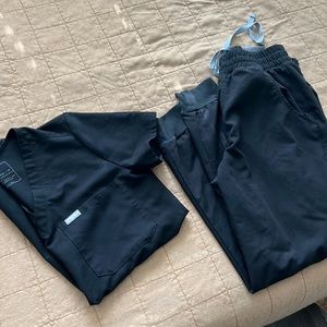 Figs Black Scrub Set